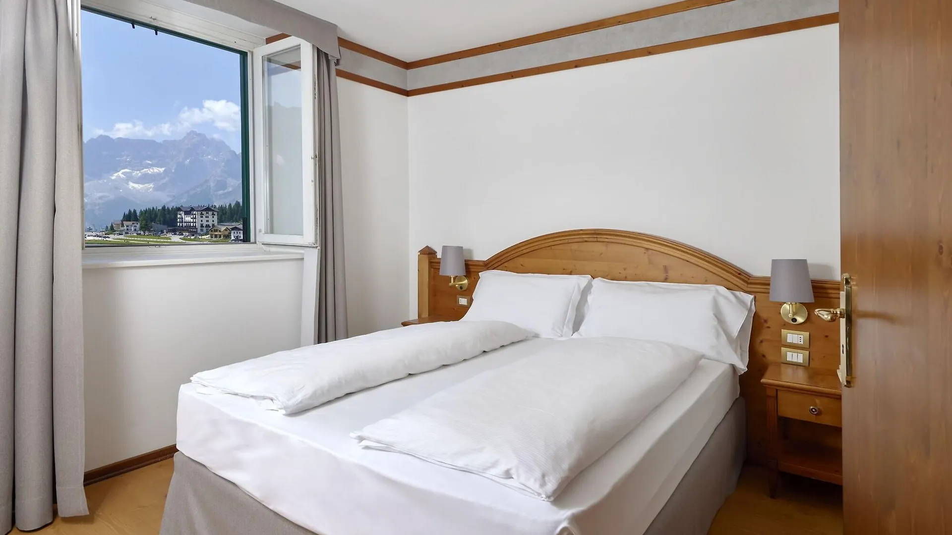 Grand Hotel מיזורינה 4*,