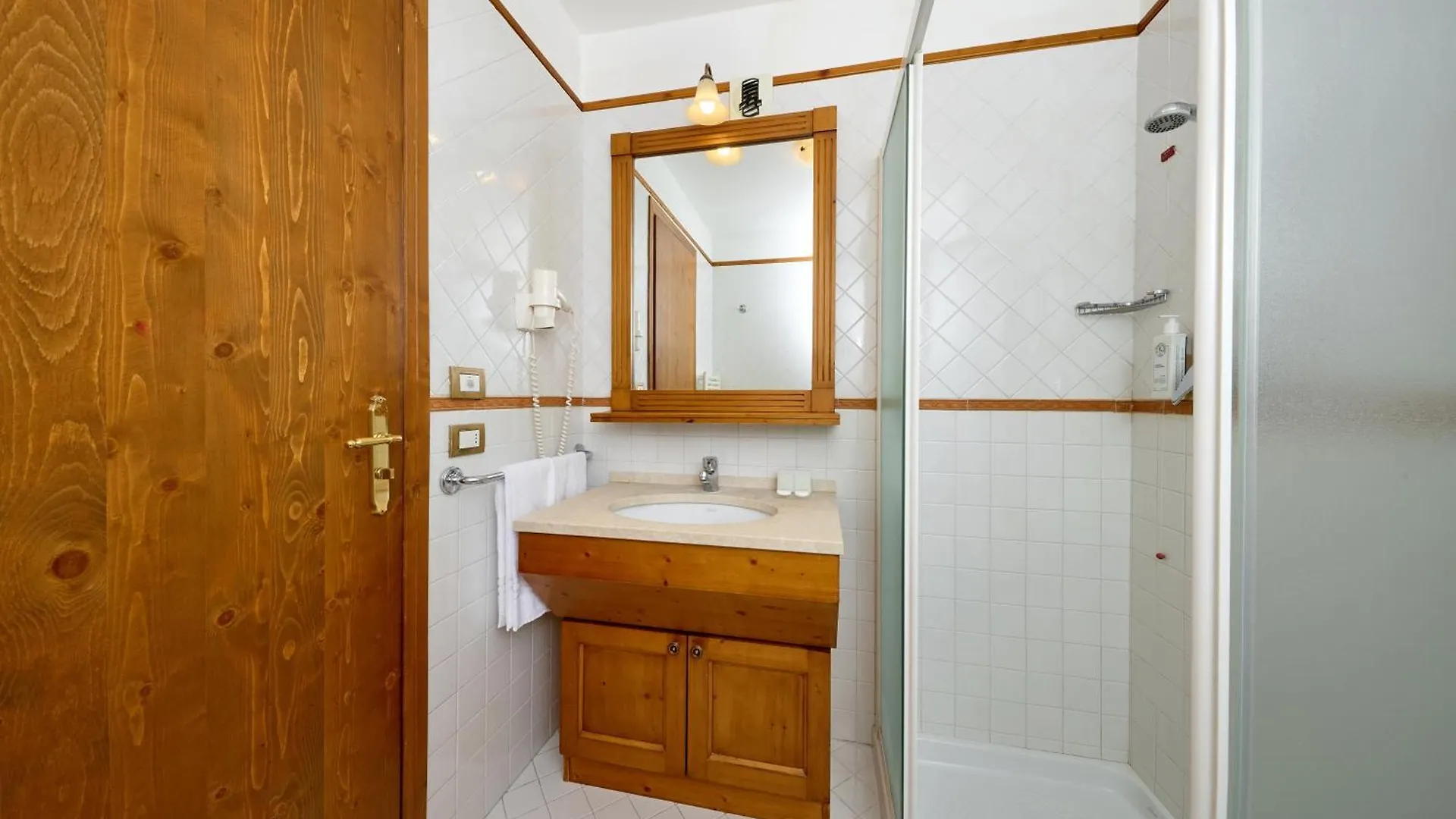 Grand Hotel מיזורינה 4*,