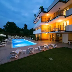 Apart-hotel Ferretti Garda Palace
